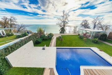 Дом, 400 м², 3 эт.