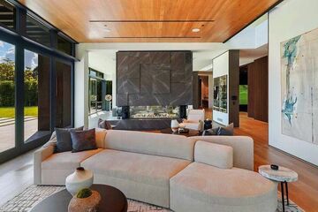 Дом, 290 м², 2 эт.