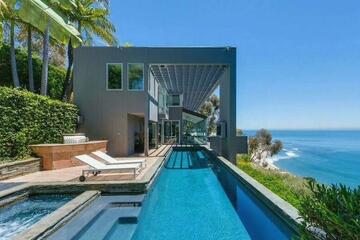 Дом, 220 м², 2 эт.