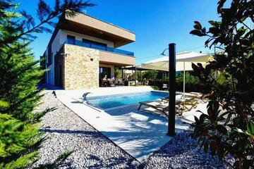 Дом, 240 м², 2 эт.