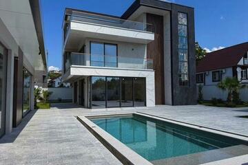 Дом, 300 м², 3 эт.