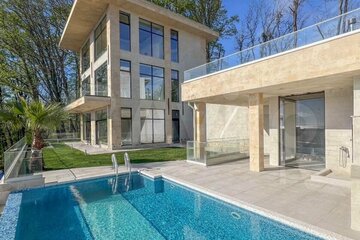 Дом, 300 м², 3 эт.