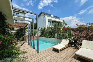 Коттедж, 230 м², 3 эт.