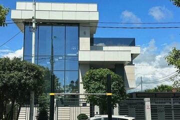 Дом, 280 м², 3 эт.