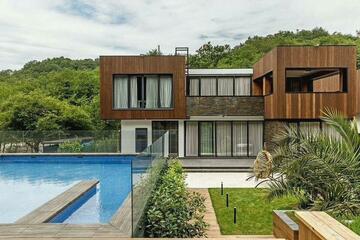 Дом, 261 м², 2 эт.