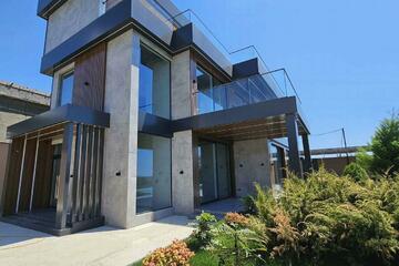 Дом, 250 м², 3 эт.